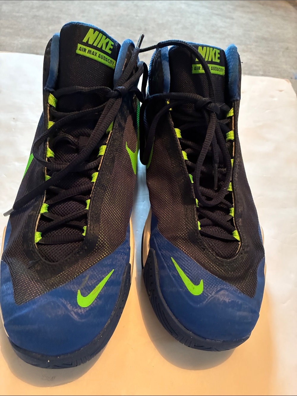 Men’s Nike Air  Max Audacity Blue and Neon Green Basketball SneakersSz8.5